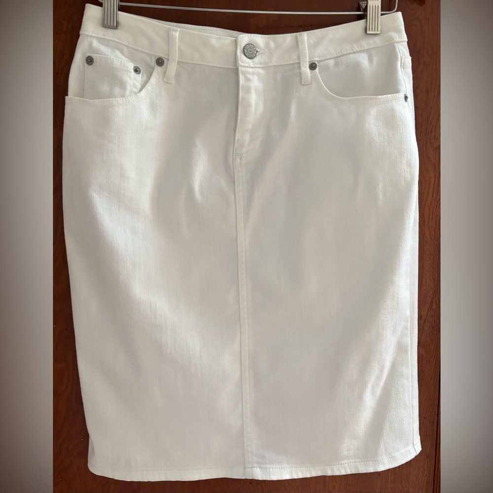 Banana Republic white denim skirt.
